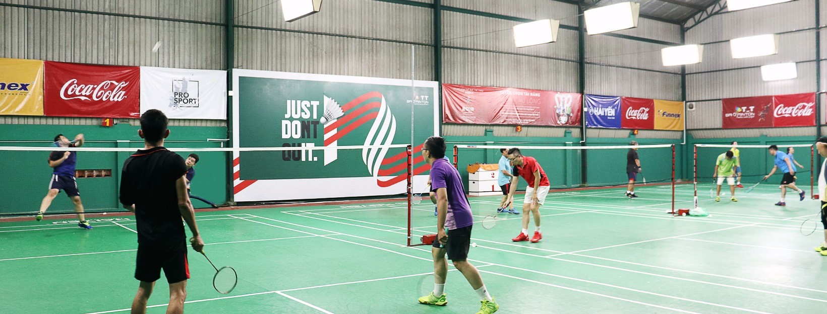 Không gian bên trong sân cầu lông Trung tâm TDTT 291