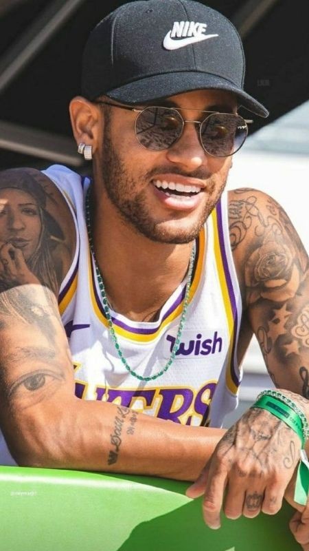 Style đường phố cực chất với kính râm và phụ kiện