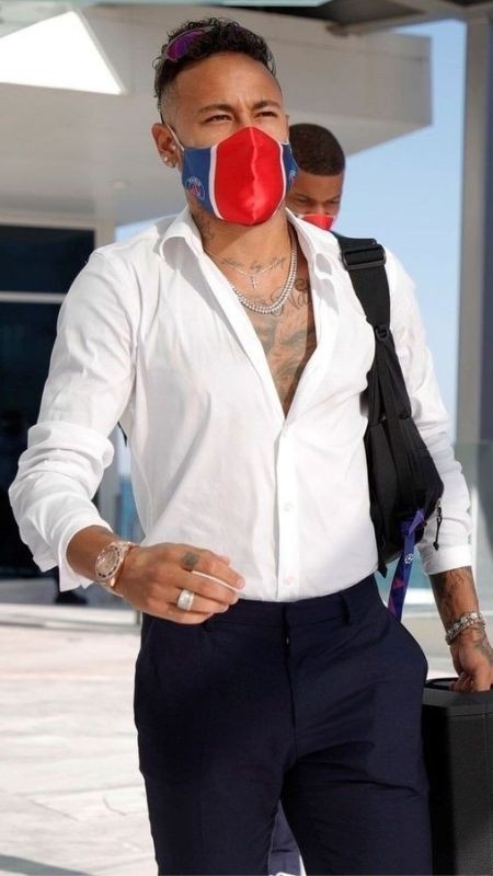 Sự lãng tử của chàng cầu thủ với mái tóc xoăn nhẹ