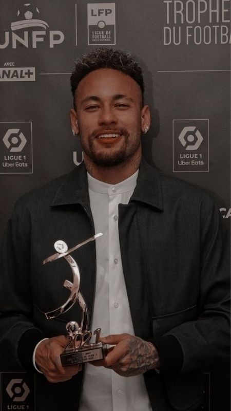 Neymar rạng rỡ khi nhận giải thưởng danh giá