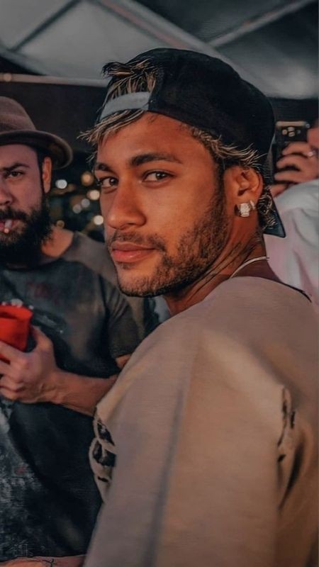 Vui chơi hết mình cùng bạn bè trong những buổi tiệc đêm