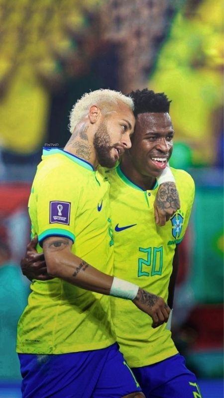 Khoác vai thân thiết nhưng vẫn tranh thủ tạo dáng meme