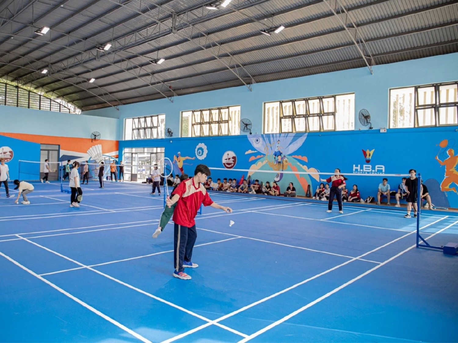 Không gian sân cầu lông HBA Sport Center quận 3 hiện đại