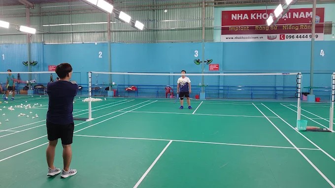 Không gian rộng rãi tại Sân cầu lông CLB Trung Kiên