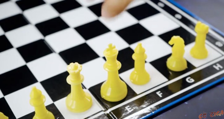 Đặt quân tướng vào ô còn lại