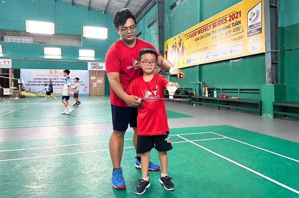 Sân kết hợp với nhiều đơn vị để mở lớp dạy cầu lông cho học viên ở mọi độ tuổi
