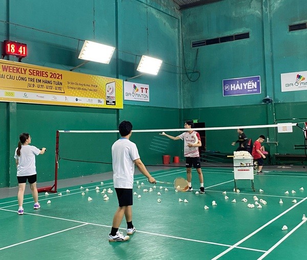 Sân phù hợp để đánh đơn và đánh đôi