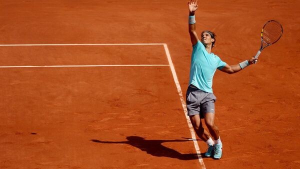 Cần đứng ở sau đường biên cuối sân để giao bóng