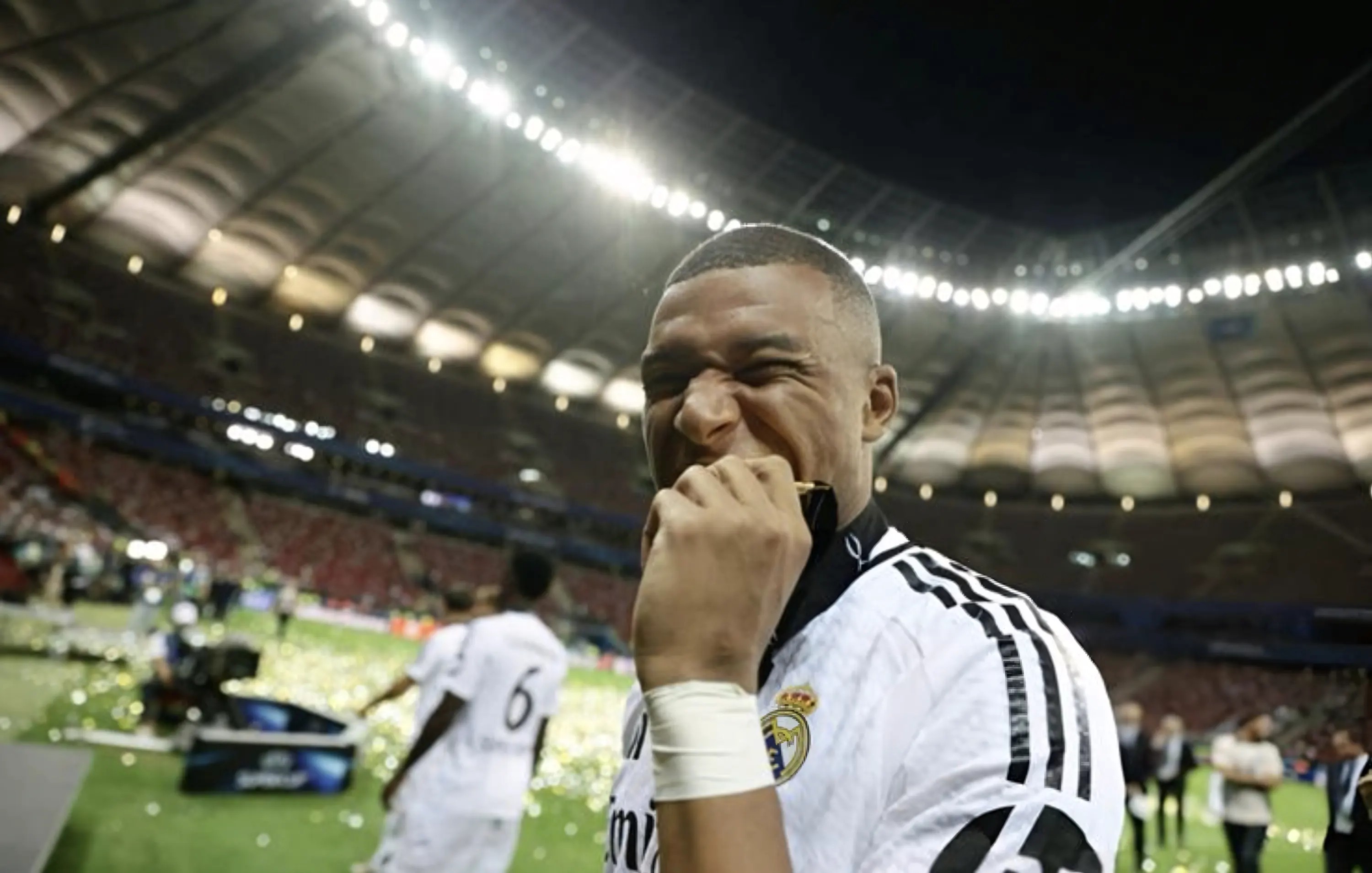 Vẻ đẹp thể thao của Mbappé trên màn hình lớn