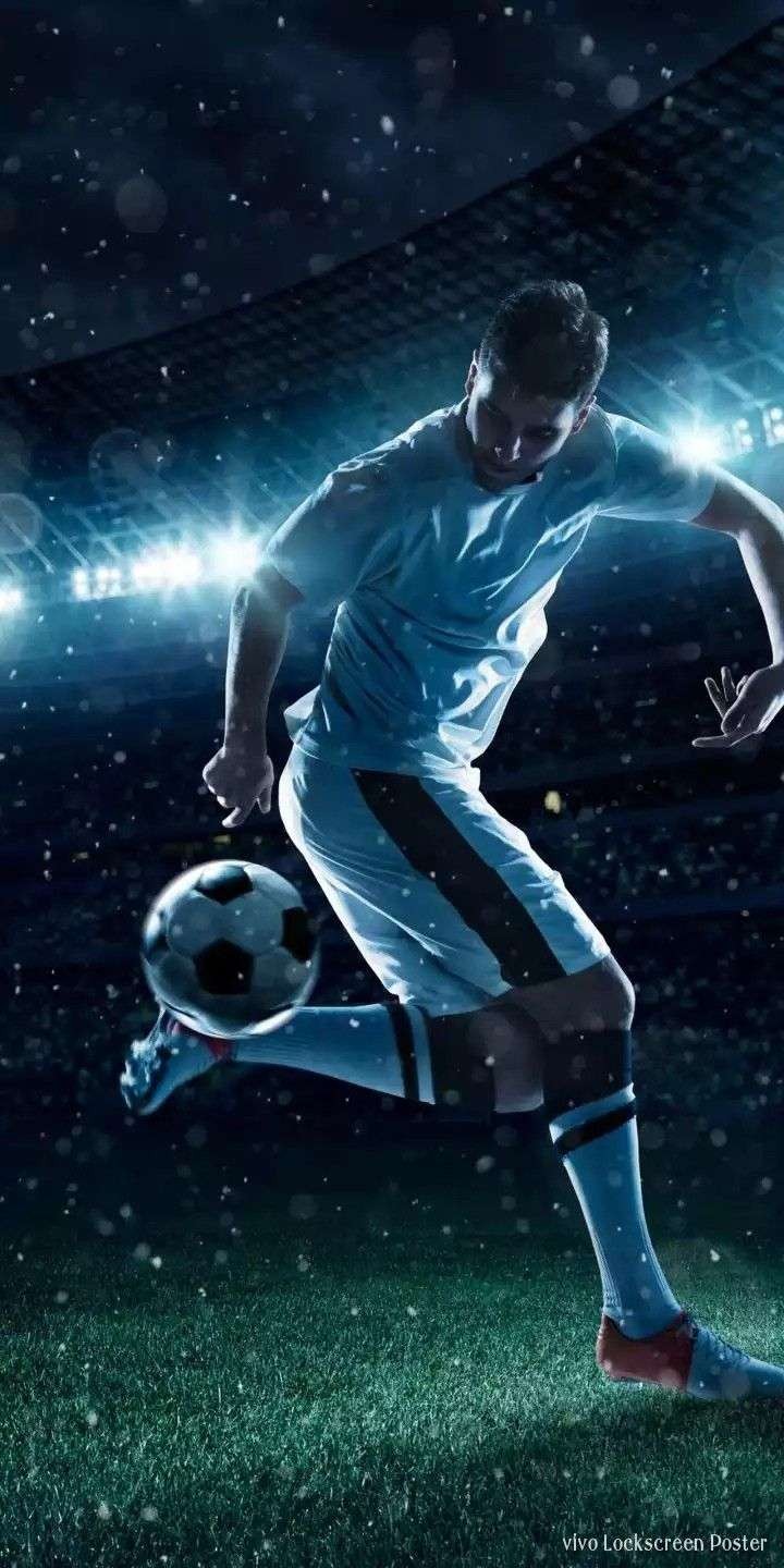 Hình nền cầu thủ đang thi đấu dưới trời mưa