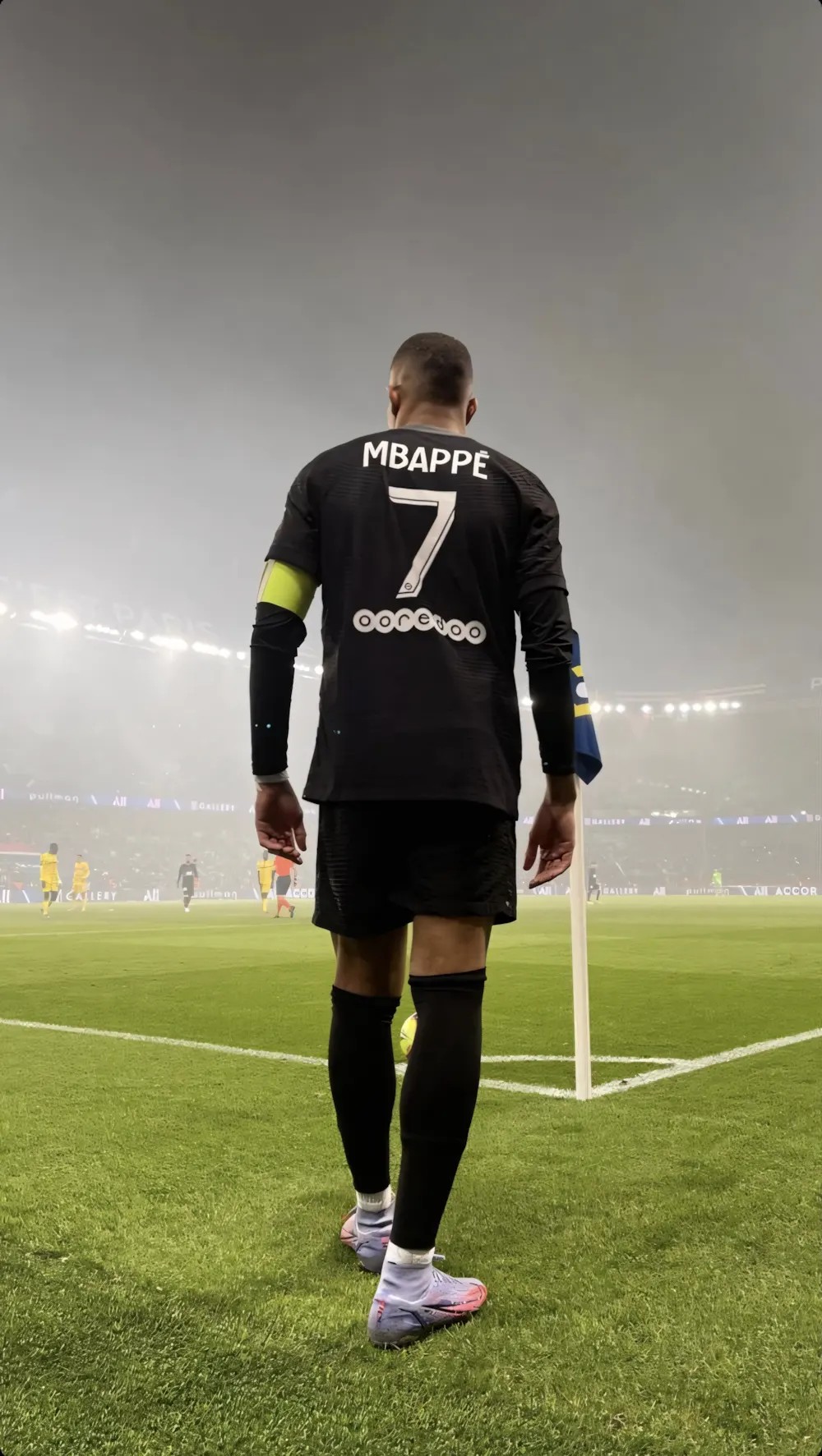 Kylian Mbappé tạm biệt khán giả PSG