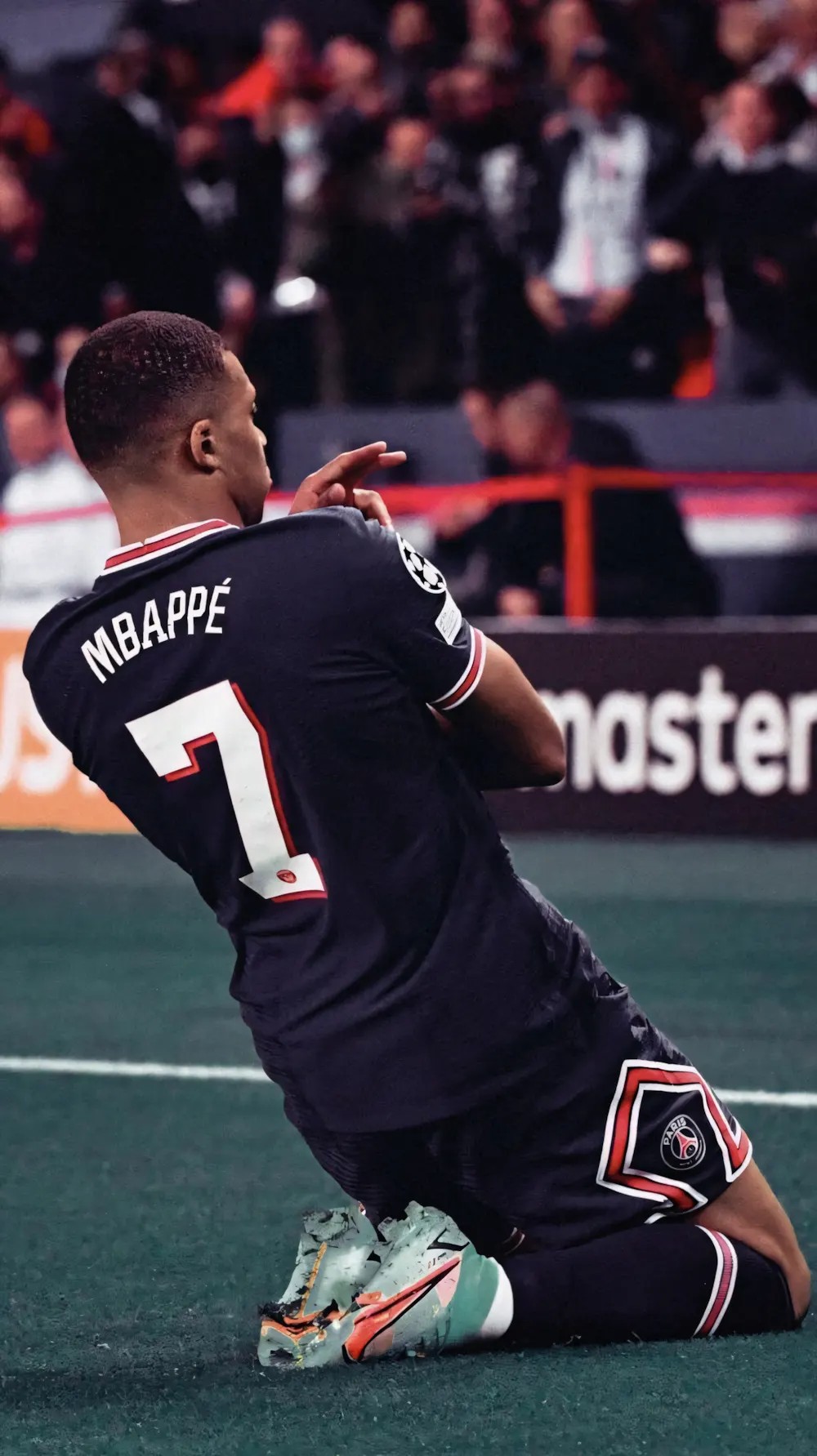 Pha đi bóng tốc độ của Mbappé tại Ligue 1