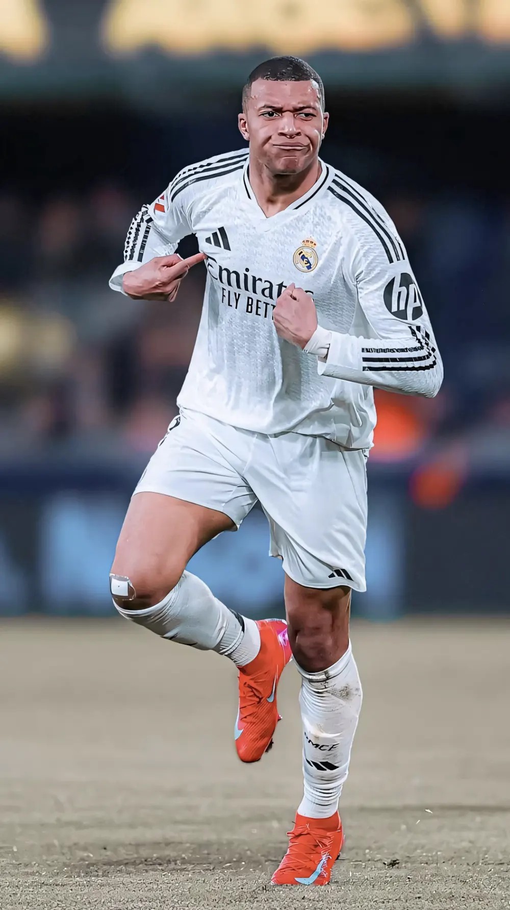 Mbappé tập luyện cùng đồng đội tại Real Madrid