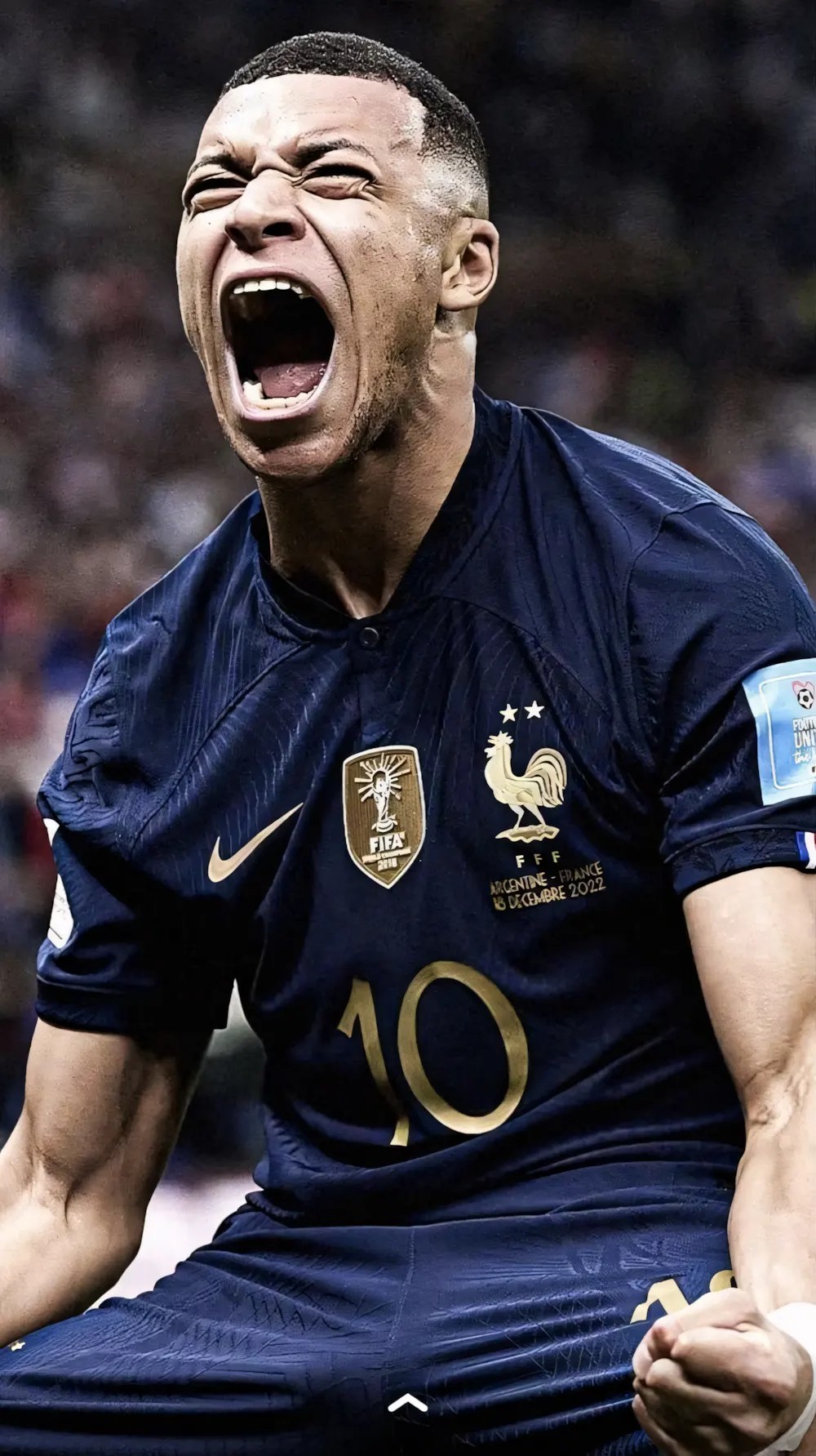 Mbappé trong màu áo xanh lam truyền thống