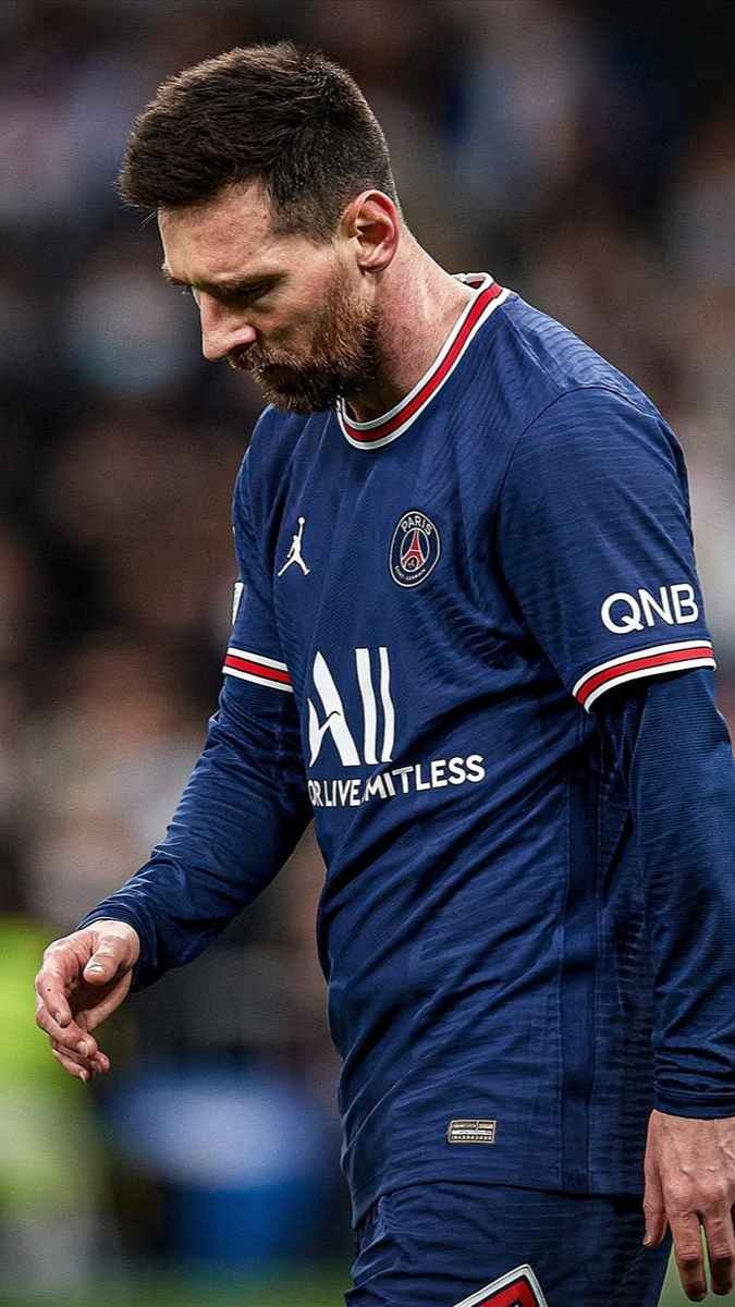 Hình nền Messi bước ra từ đường hầm sân vận động