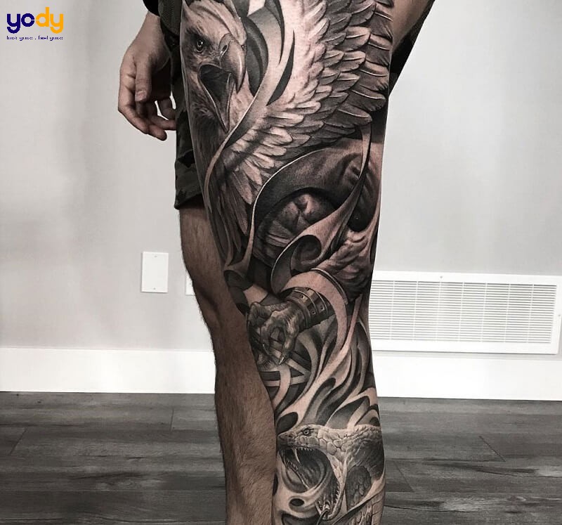 Hình xăm về Châu Âu ở chân độc đáo