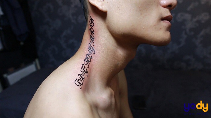 Hình xăm chữ ở cổ có ý nghĩa