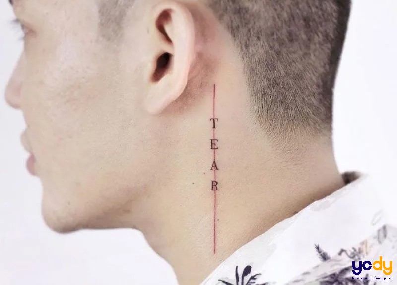 Hình xăm chữ ở cổ đẹp cho nam