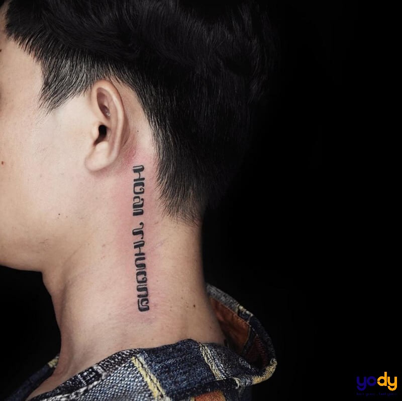 Hình xăm chữ ở cổ có ý nghĩa