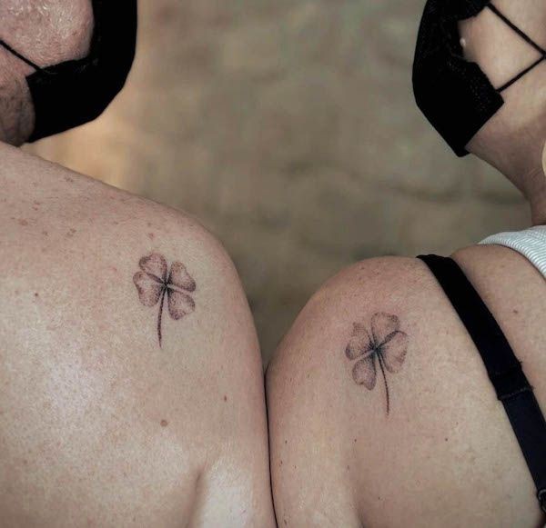 Hình xăm chữ cái đầu tên vợ chồng