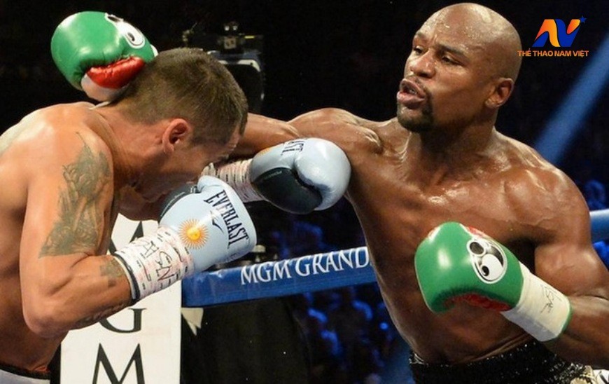 Trọng tài tuyên bố kết quả trận đấu dựa trên bảng điểm