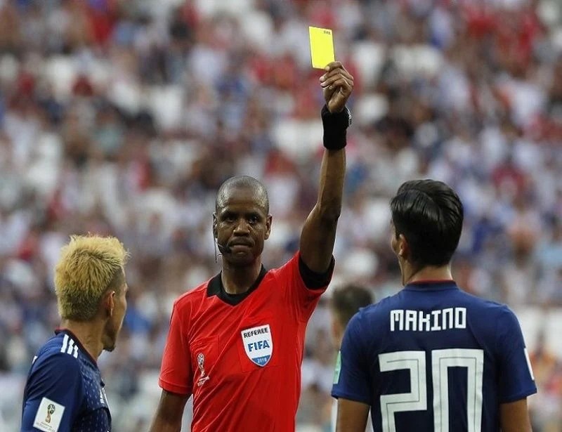 Quy định về thẻ vàng và thẻ đỏ trong luật bóng đá FIFA