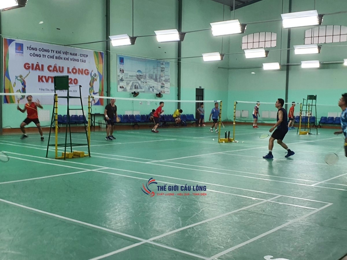 Sân bãi tại nhà thi đấu Trần Khắc Chung