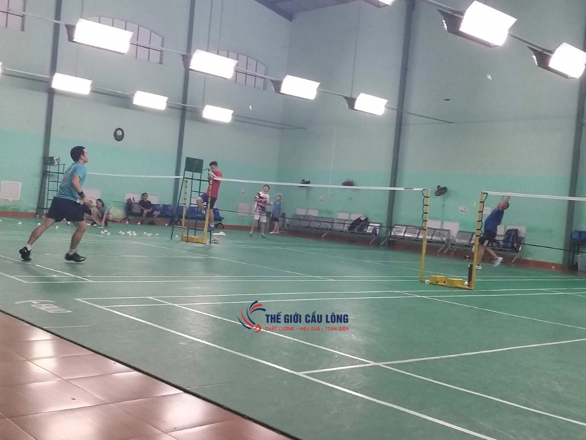 Trần nhà thi đấu cao thoáng