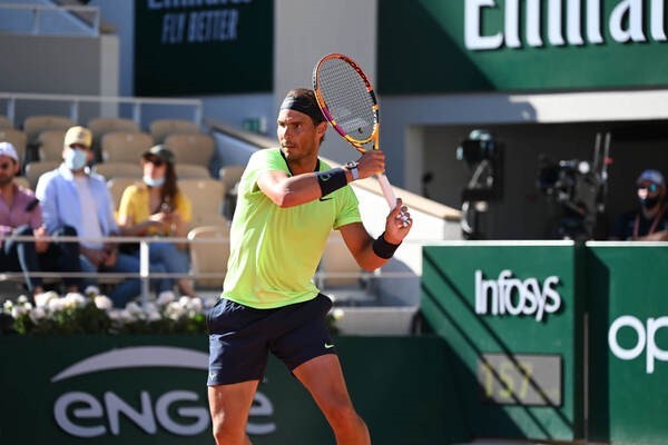 Nếu quả bóng bị lỗi, người chơi sẽ được quyền giao bóng lại mà không mất điểm