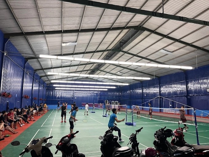 Sân cầu lông Quang Thắng với thảm xanh chất lượng