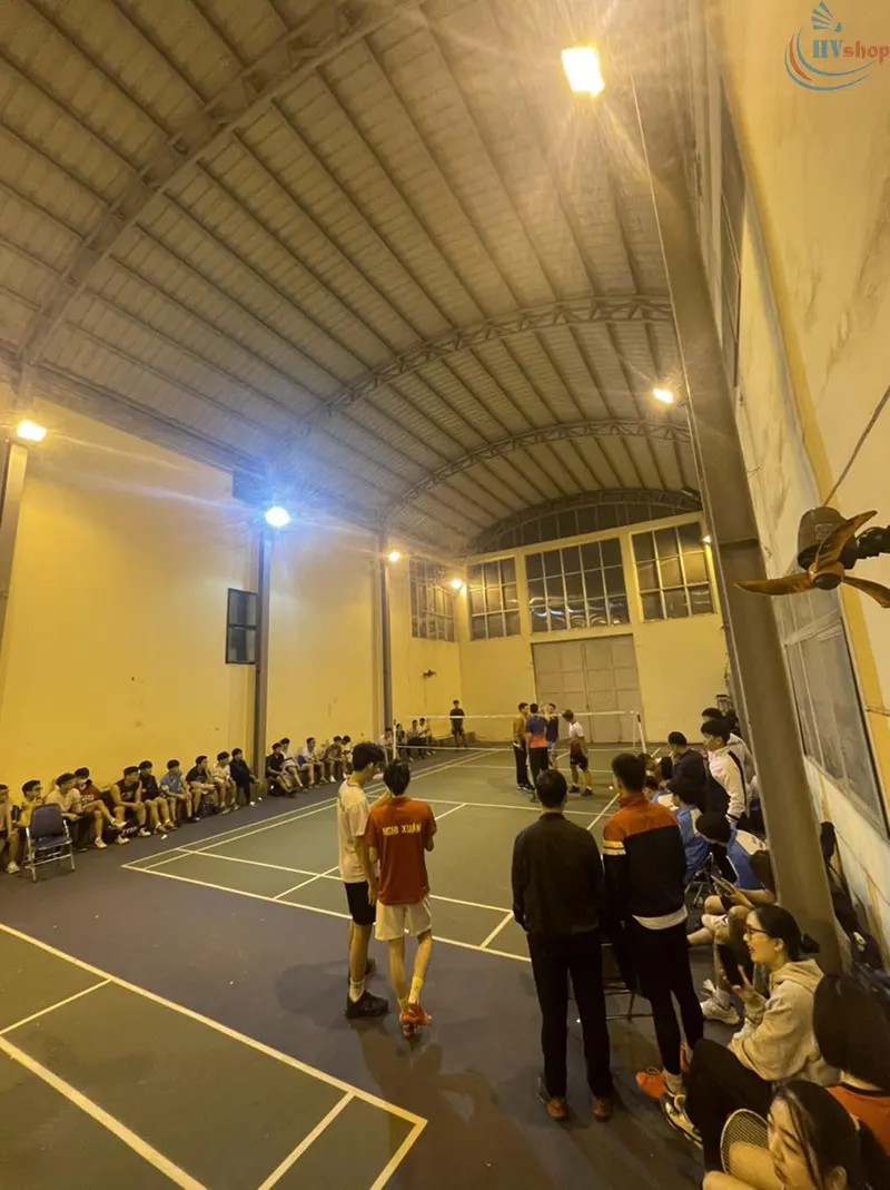 Sân cầu lông trong khuôn viên ĐH Giao thông Vận tải