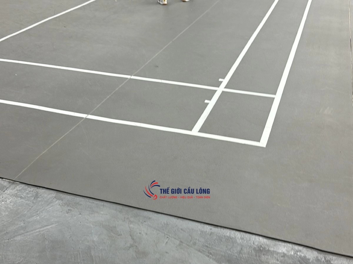 Không gian thoáng đãng bên trong sân Chí Linh