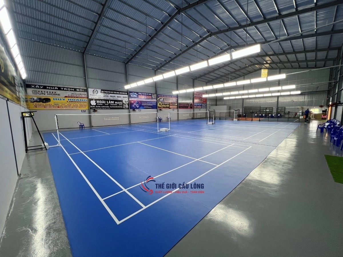 Cận cảnh mặt sân và lưới tại sân DS7