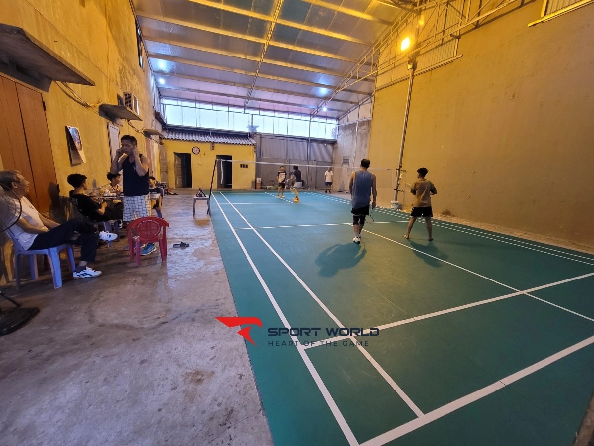 Không gian bên trong sân cầu lông Giang Hạ tại Chí Linh