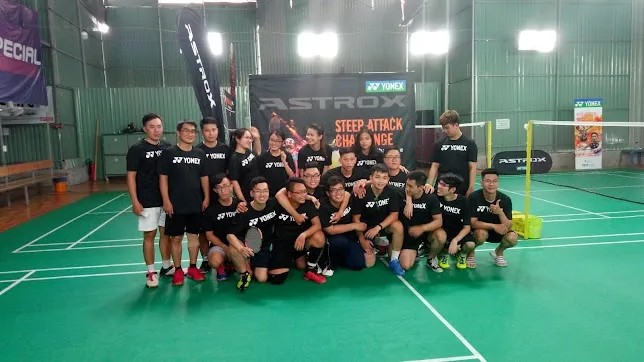 Mặt sân thảm PVC chất lượng cao giúp giảm chấn thương cho người chơi