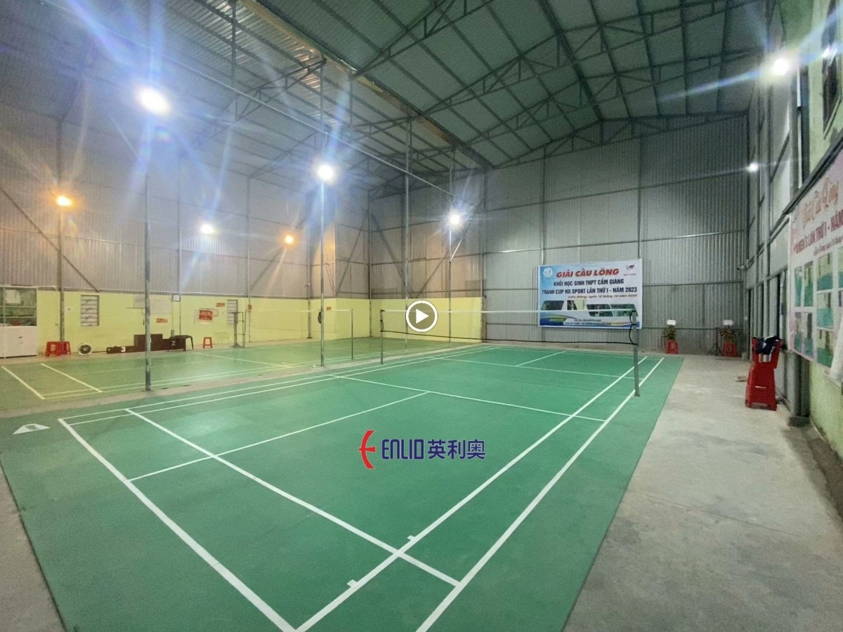 Người chơi đang tập luyện tại sân Nguyễn Hoan