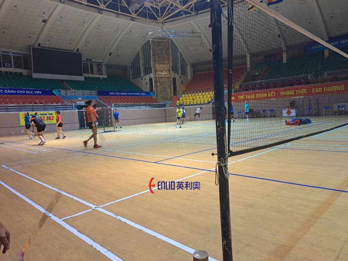 Cận cảnh lưới và cột lưới đạt chuẩn thi đấu