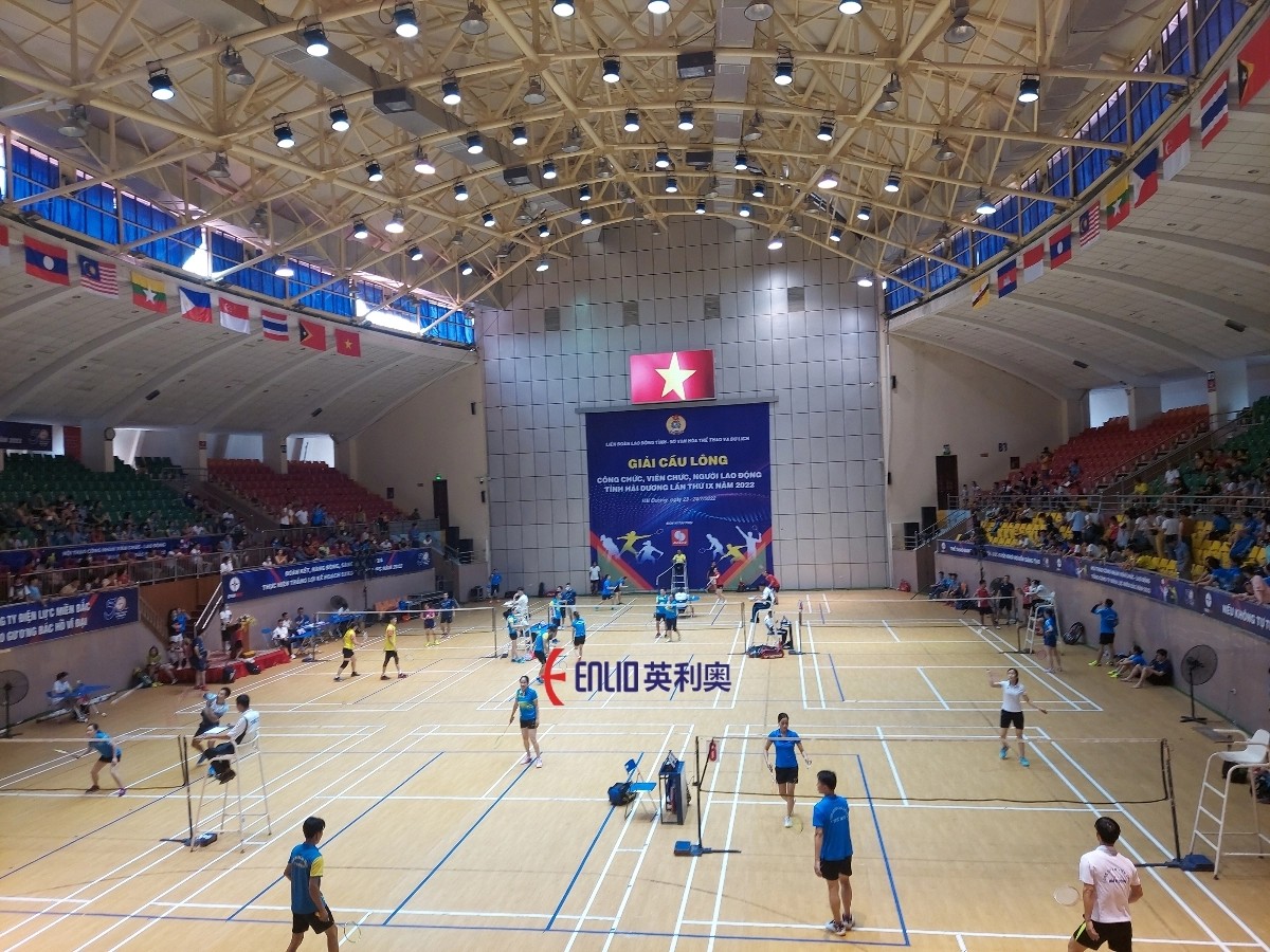 Góc nhìn từ trên khán đài xuống khu vực sân đấu