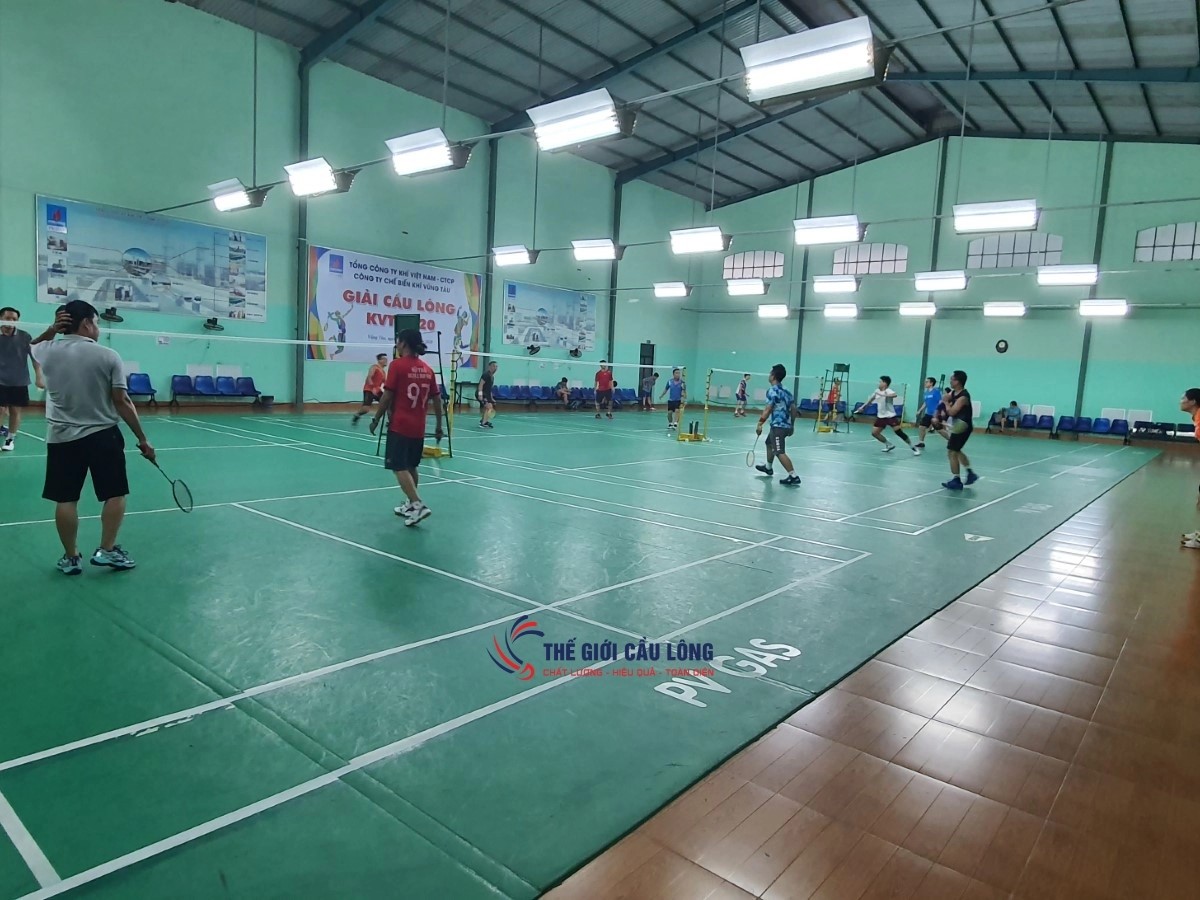 Sân bên trong nhà thi đấu Vũng Tàu rộng lớn