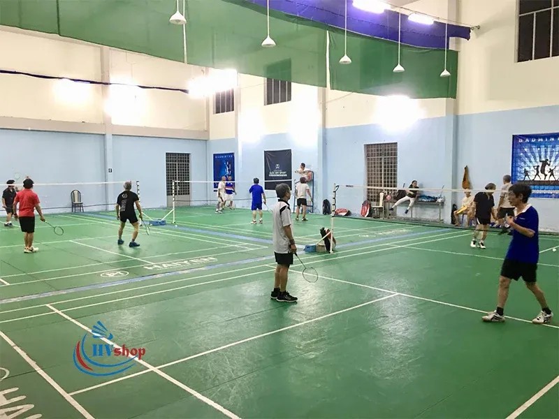 Sân cầu lông Phúc rộng rãi tại khu vực Cái Răng