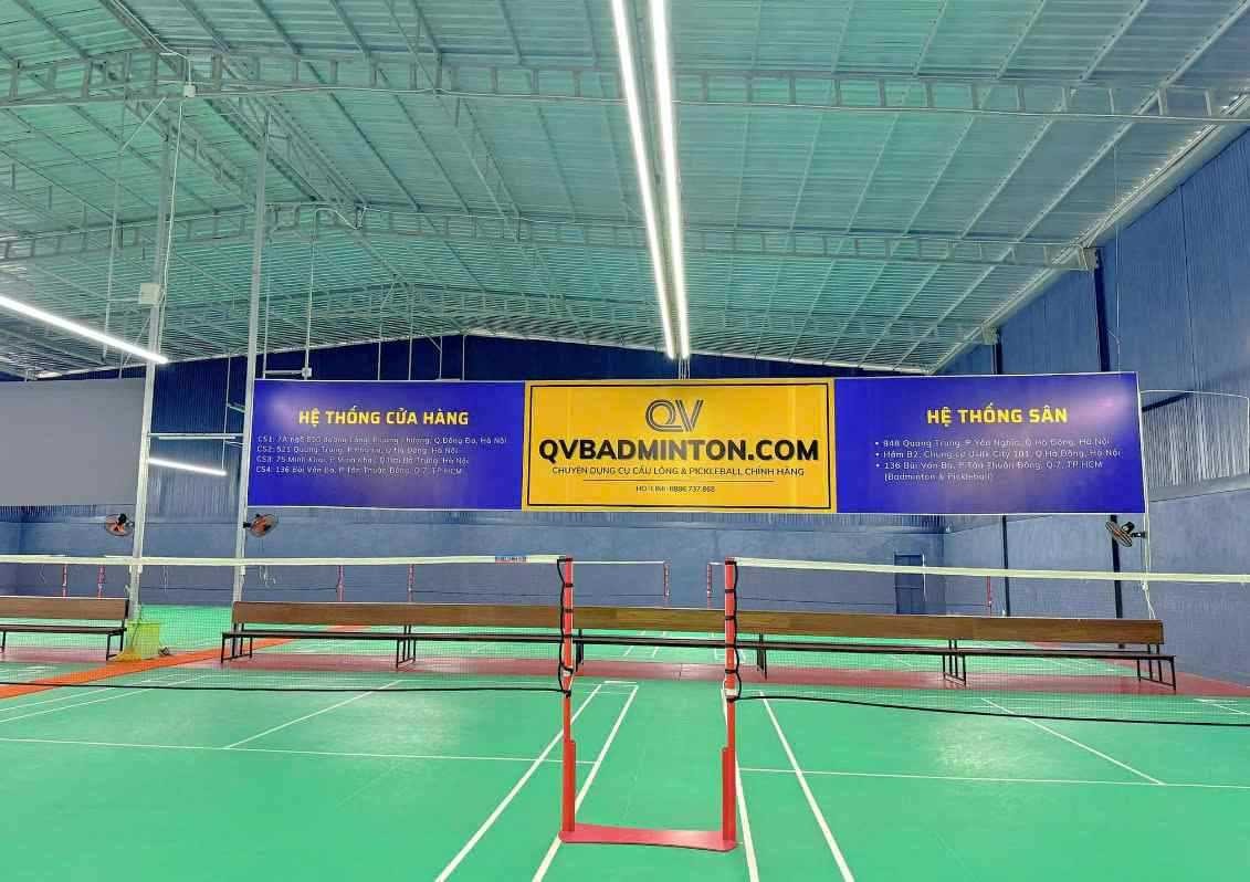 Cận cảnh mặt sân cầu lông Quốc Việt tại quận 7