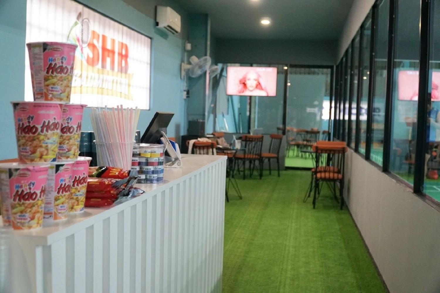 Các tiện ích dịch vụ tại sân cầu lông SHB Badminton