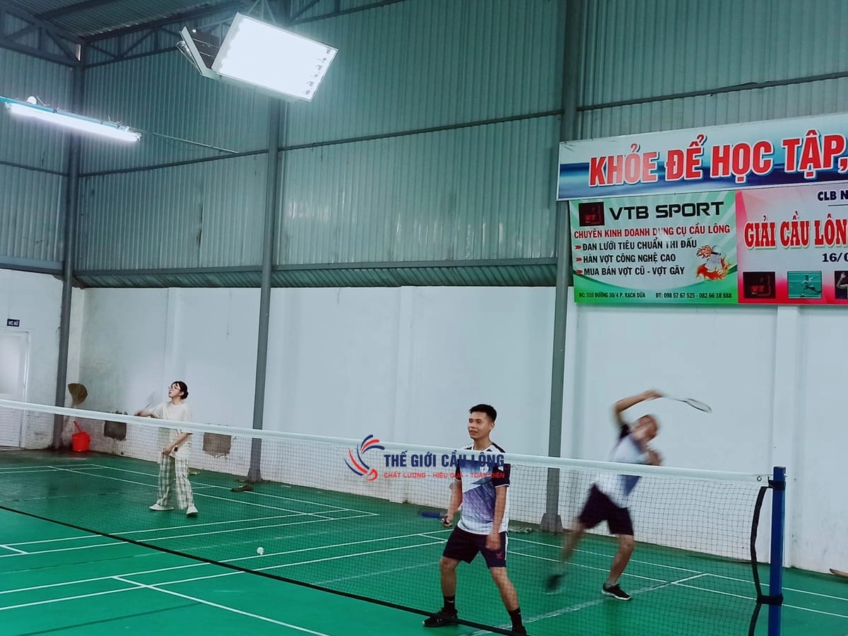 Sân cầu lông tại trung tâm thể thao Nam Long