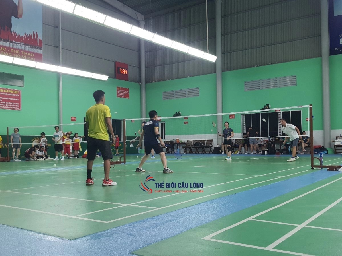 Cận cảnh mặt sân Trung Thành