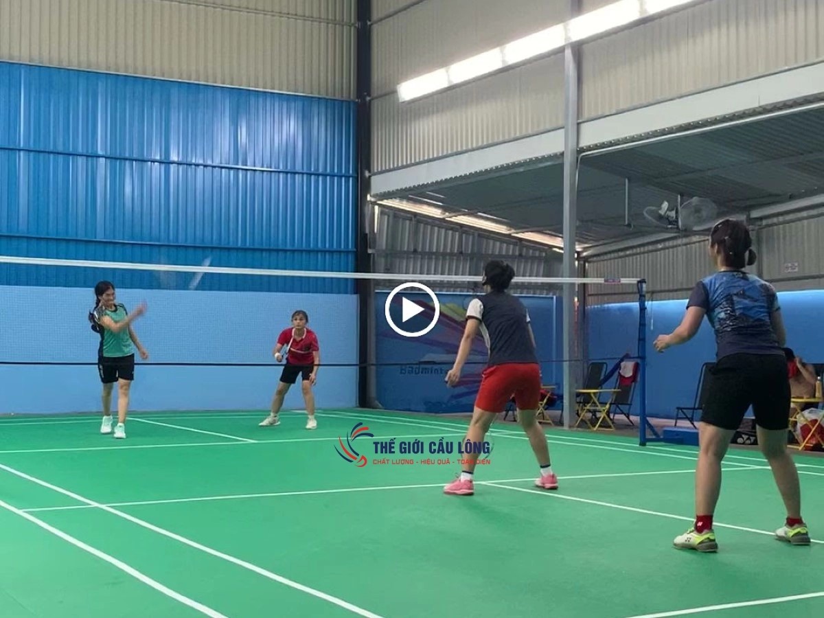 Góc nhìn từ trên cao xuống sân Tùng Anh