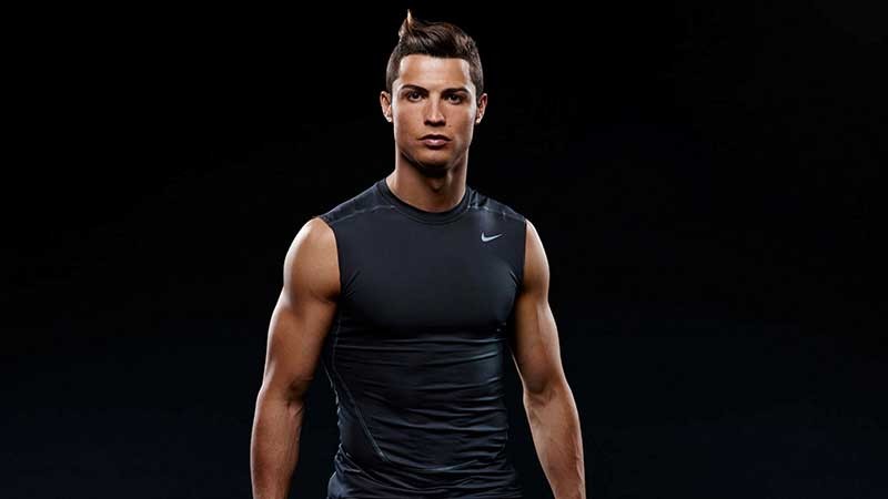 Ronaldo khoe body 6 múi săn chắc