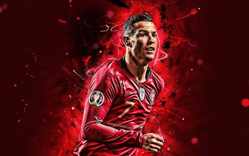 Đội trưởng Ronaldo chỉ đạo trên sân