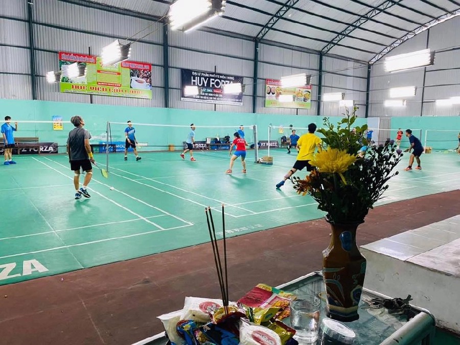Không gian bên trong sân cầu lông Huy Forza tại Nha Trang