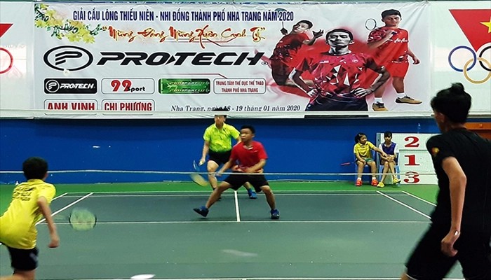 Toàn cảnh sân cầu lông Vĩnh Thạnh rộng rãi tại Nha Trang