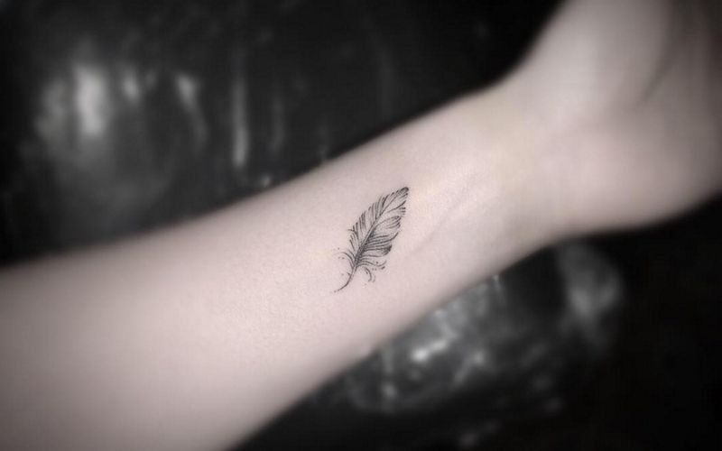 Hình xăm lông vũ, biểu thị cho sự tự do, tự tại